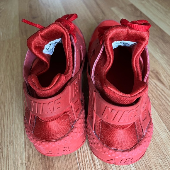 Nike Women’s Air Huaraches Red with Box - Picture 3 of 4